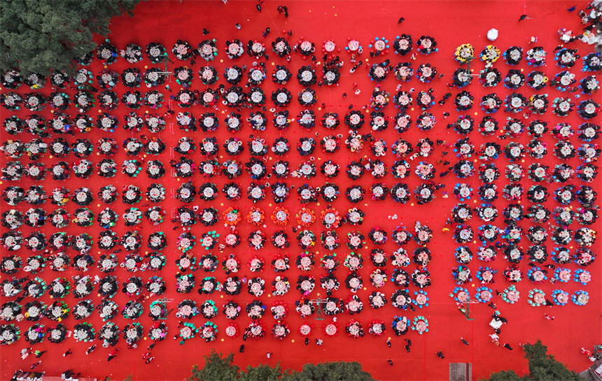 重庆市南岸区南坪街道举行“庆余年”贺岁联欢暨第十届百家宴活动。