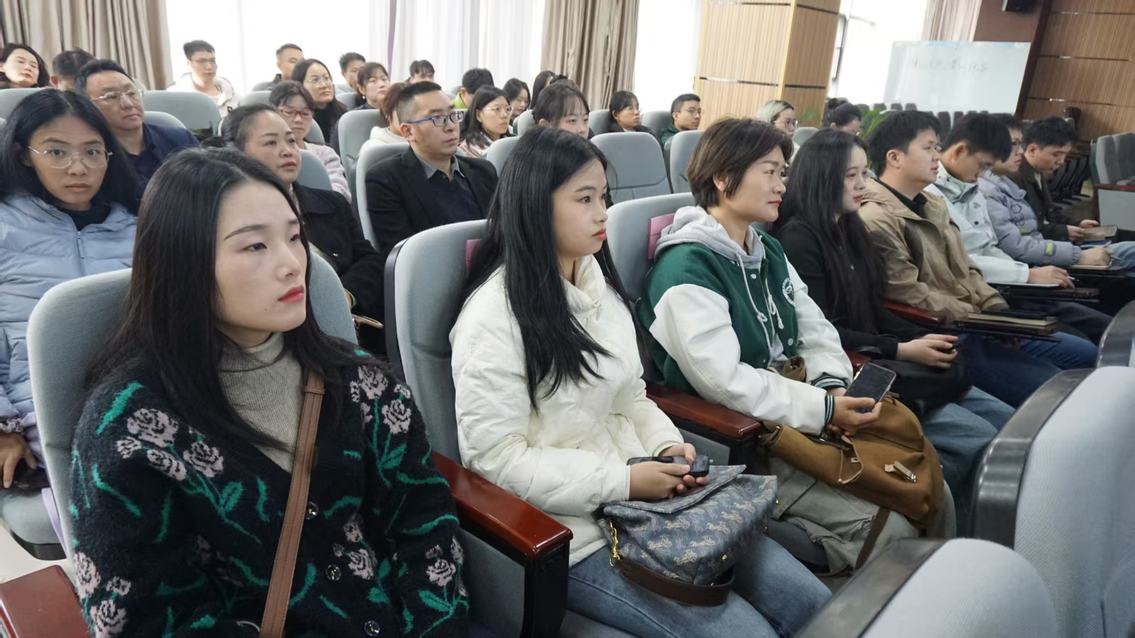 0717c60e5ee14b159f1b4a37a912ceb1